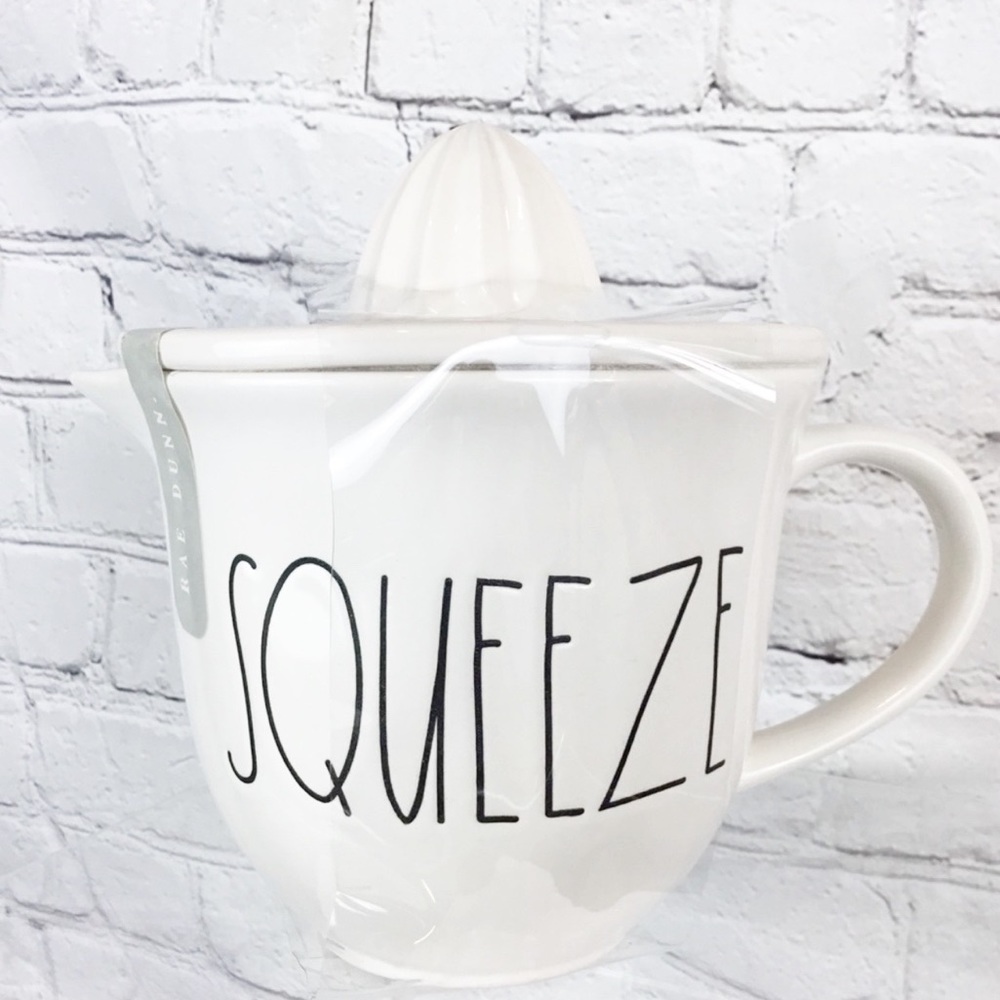 🚨FLASH SALE🚨Rae Dunn SQUEEZE ceramic juicer